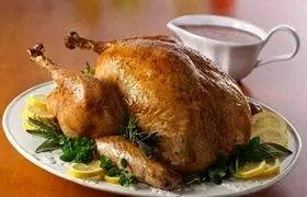 طرز تهیه مرغ شکم‌پر شمالی در فر و بدون فر | فوت و فن خوشمزه‌تر شدن این غذای مجلسی