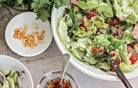 طرز تهیه سالاد کاهو با سس آنتروکوت به سبک رستوران‌های بین‌المللی