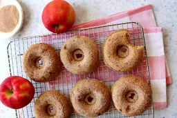 طرز تهیه دونات سیب و دارچین در فر