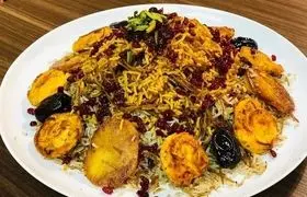 رشته پلو نوستالژیک با کشمش سرخ‌شده بدون گوشت به روش مادربزرگ ها