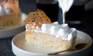 طرز تهیه کیک سه شیر خوشمزه برای عصرانه