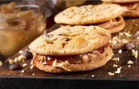 طرز تهیه کوکی بادام زمینی خوشمزه و رژیمی