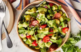 طرز تهیه سالاد آووکادو رژیمی