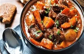 تاس‌کباب اصیل ایرانی؛ غذای ساده اما مجلسی برای روزهای پرمشغله