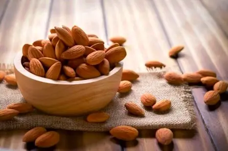 خواص و مضرات بادام تلخ