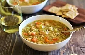 طرز تهیه سوپ مرغ: غذای گرم و شفابخش برای روزهای سرماخوردگی