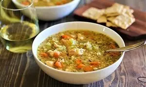 طرز تهیه سوپ مرغ: غذای گرم و شفابخش برای روزهای سرماخوردگی