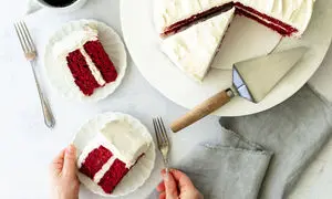 طرز تهیه شیرینی‌های قرمز رنگ برای شب یلدا