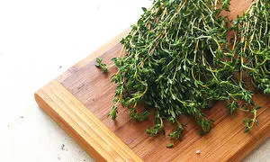 خواص آویشن ؛ آویشن برای چه کسانی ضرر دارد ؟ | روش تهیه دمنوش آویشن