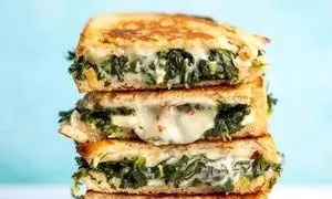 طرز تهیه ساندویچ اسفناج و پنیر برای روزهای شلوغ