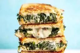 طرز تهیه ساندویچ اسفناج و پنیر برای روزهای شلوغ