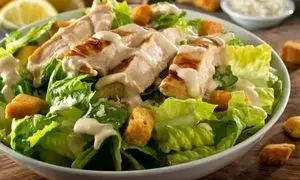 سالاد سزار ایتالیایی با سس مخصوص و طعمی بی نظیر