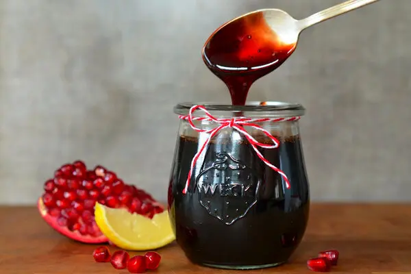 ۲ روش ساده برای تهیه رب انار در خانه | نشانه خراب شدن رب انار چیست؟