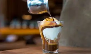 آفوگاتو کافی شاپی ؛ خنکی و گرمای جادویی در یک فنجان