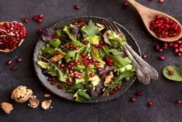  طرز تهیه سالاد اسفناج و انار با سس مخصوص