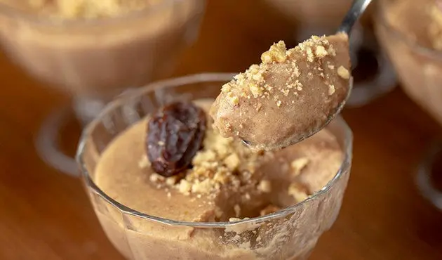 ۳ نوع دسر خرما با ژلاتین، گردو و شیر برای ماه رمضان