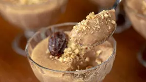 ۳ نوع دسر خرما با ژلاتین، گردو و شیر برای ماه رمضان