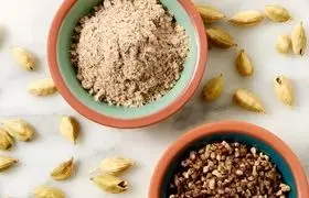 روش صحیح پودر کردن هل در خانه ؛ راز ماندگاری عطر هل را بدانید