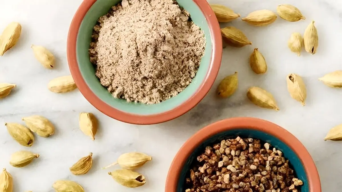 روش صحیح پودر کردن هل در خانه ؛ راز ماندگاری عطر هل را بدانید