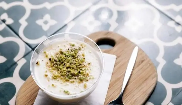 طرز تهیه ۴ مدل فرنی خوشمزه و مقوی برای افطار