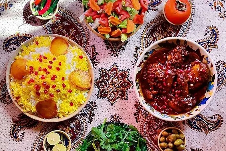 طرز تهیه مرغ ناردونی با انارهای تازه فصل