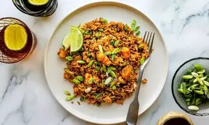 طرز تهیه لوبیا پلو با میگو به روش جنوبی