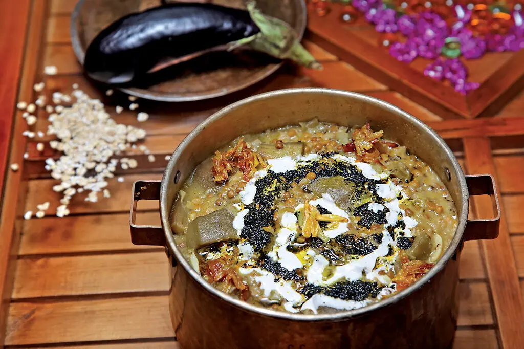 طرز تهیه آش بادمجان، غذای خوشمزه لرستان