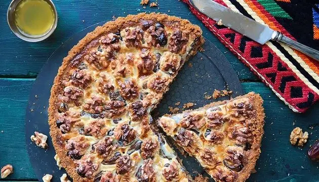 طرز تهیه تارت خرما و گردو برای ماه رمضان