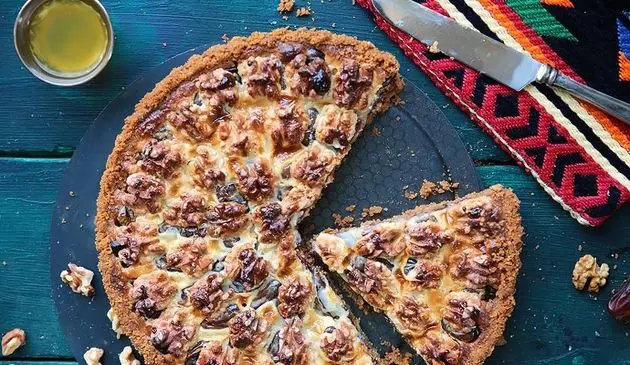 طرز تهیه تارت خرما و گردو برای ماه رمضان
