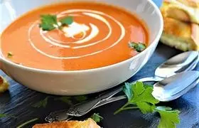 طرز تهیه سوپ گوجه فرنگی ایتالیایی یکی از ۱۰ سوپ برتر دنیا
