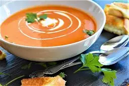 طرز تهیه سوپ گوجه فرنگی ایتالیایی یکی از ۱۰ سوپ برتر دنیا