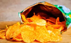  ۶ خوراکی که اضطراب و افسردگی را بدتر می‌کنند