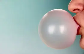 آدامس برای جویدن است، نه بلعیدن/ بلعیدن آدامس چه خطراتی دارد؟