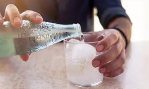 آیا آب گازدار برای بدن مفید است؟