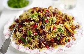 آشنایی با روش تهیه انار پلو با پرک بادام+فوت و فن