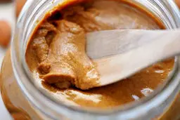 ارزش غذایی کره بادام درختی: آیا این محصول واقعاً سالم است؟