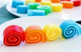 ژله رولی ساده و مجلسی با بستنی ؛ شیرینی خوش طعم و جذاب برای مهمانی های پاییزی