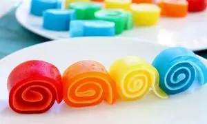 ژله رولی ساده و مجلسی با بستنی ؛ شیرینی خوش طعم و جذاب برای مهمانی های پاییزی