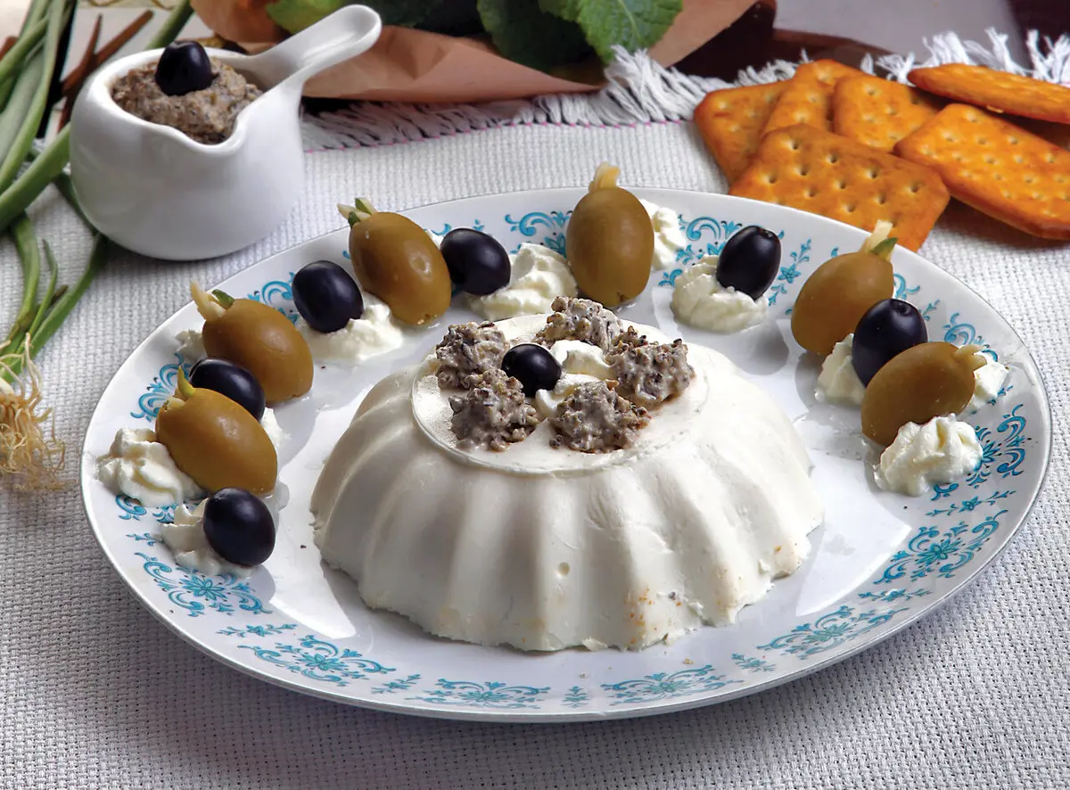 طرز تهیه ژله‌ای مقوی و خوشمزه برای یک پیش‌غذا یا عصرانه متفاوت