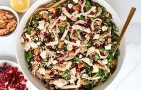 روش تهیه سالاد مرغ و انار ؛ بوی زهم مرغ را با این ادویه ها بگیرید