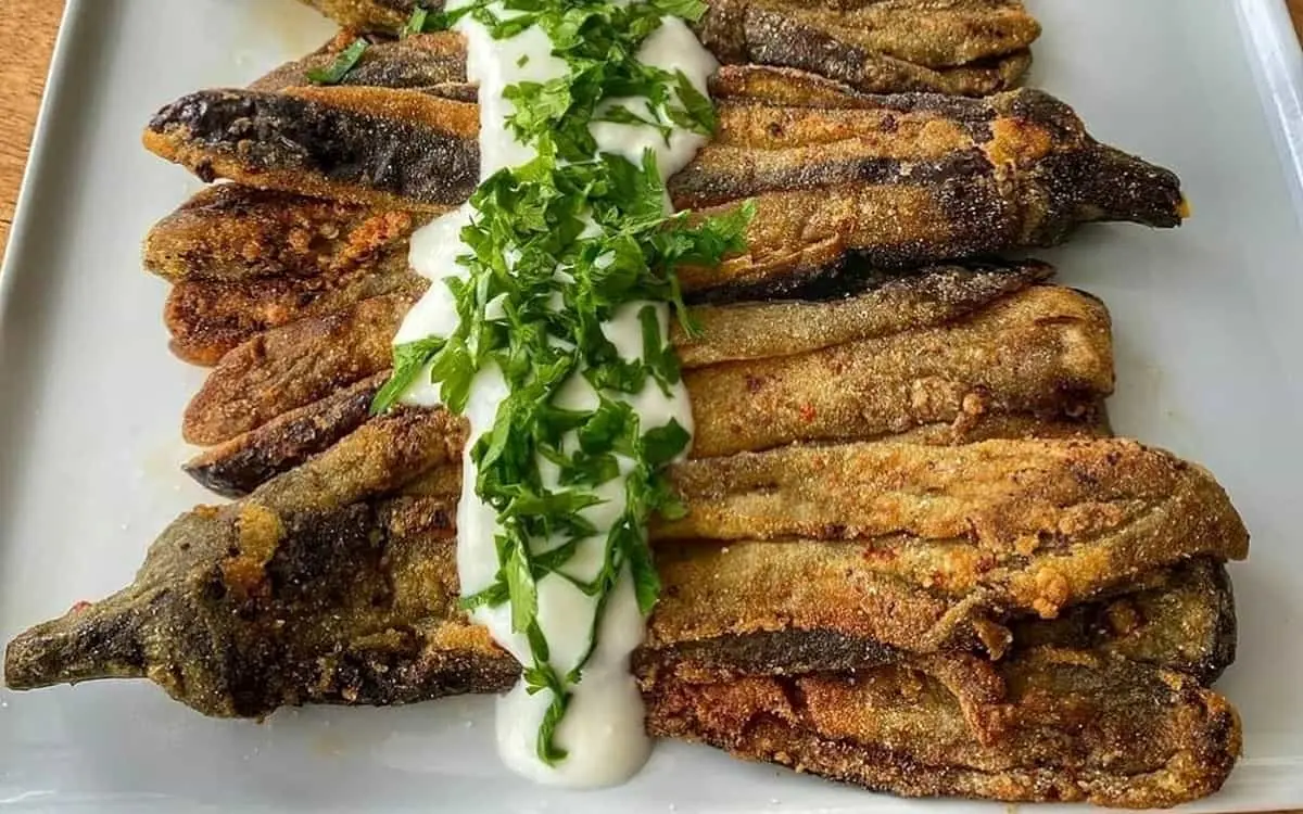 دستور پخت بادمجان سوخاری؛ میان‌وعده‌ای ترد و خوشمزه  