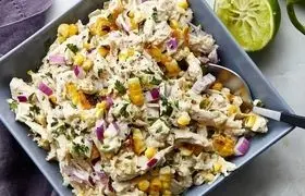 طرز تهیه سالاد تابستانی ذرت و مرغ مخصوص دورهمی‌ها