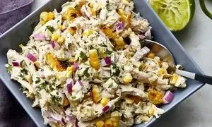 طرز تهیه سالاد تابستانی ذرت و مرغ مخصوص دورهمی‌ها