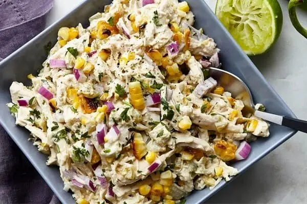 طرز تهیه سالاد تابستانی ذرت و مرغ مخصوص دورهمی‌ها