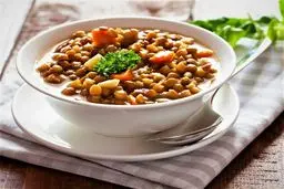 تهیه خوراک عدس و اسفناج با این روش ساده ؛ بمب آهن و انرژی!