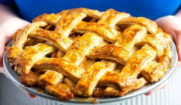 تهیه کیک پای سیب و دارچین بدون فر به روش قنادی های مشهور 