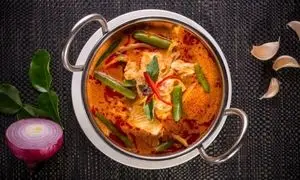 طرز تهیه خوراک مرغ تایلندی برای ناهار و شام