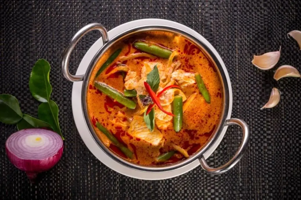 طرز تهیه خوراک مرغ تایلندی برای ناهار و شام