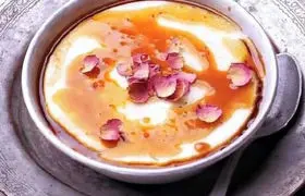 طرز تهیه فرنی اصفهانی؛ فرنی خوشمزه برای افطار