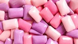 آیا جویدن مداوم آدامس کار بدی است؟ ؛ فواید و ضررهای آدامس جویدن